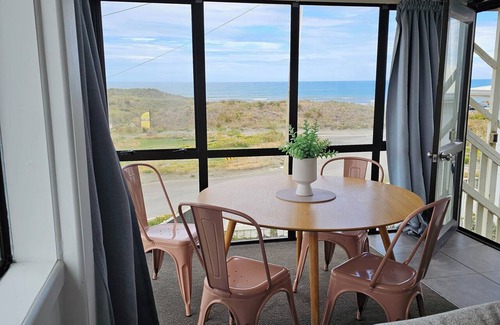 Foxton Beach Apartment | Oceanview 2bedroom Apartment