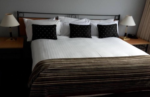 Epsom Hotel | Off Broadway Motel