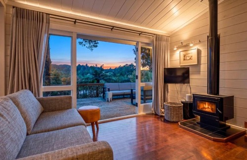 Okere Falls House | Okere Tree House - Lakefront with own Jetty