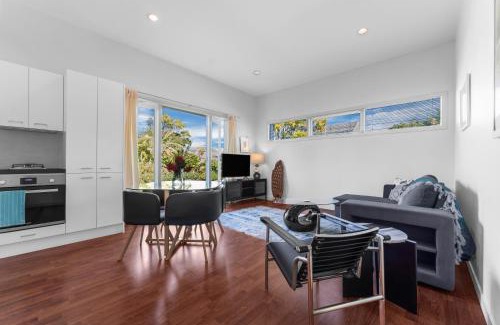 Narrow Neck Apartment | Old Lake Escape by Bespoke Stays