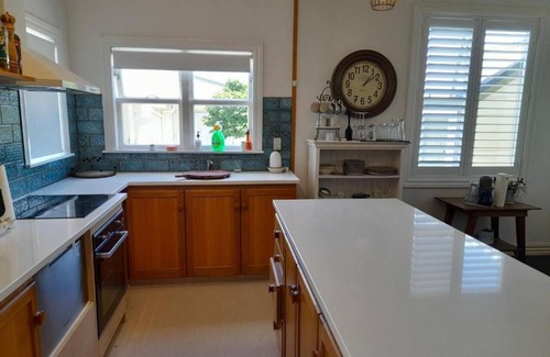 Featherston House | Old-World Villa Charm in the Heart of Featherston 2 Beds Walk to Town