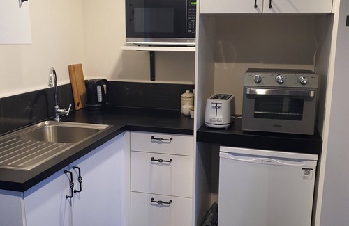 Omokoroa Apartment | Omokoroa Sea View Apartment, stunning views, amazing sun rises, quiet spot