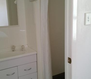 Hamilton Apartment | One Bed Self Contained-Dog Friendly
