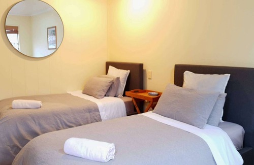 Hamilton House | One Bedroom Unit Close to Claudeland Park