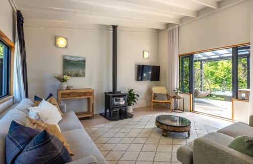Oneroa House | Oneroa Sanctuary - Be My Guest Waiheke