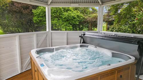 Riwaka Villa | Orchard View Villa - Gateway To Abel Tasman