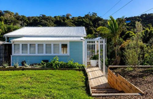 Surfdale House | Oscar's Cottage by Waiheke Pure
