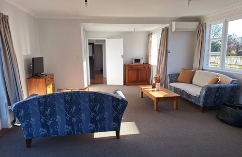 Martinborough House | Oxford Retreat (2 min walk to square), Spacious house, short walk to the Square, sleeps 12