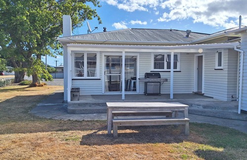 Martinborough House | Oxford Retreat (2 min walk to square), Spacious house, short walk to the Square, sleeps 12