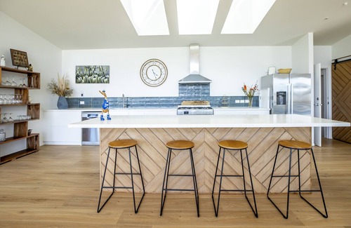Whakamarama House | Pahoia Beach Waterfront Retreat