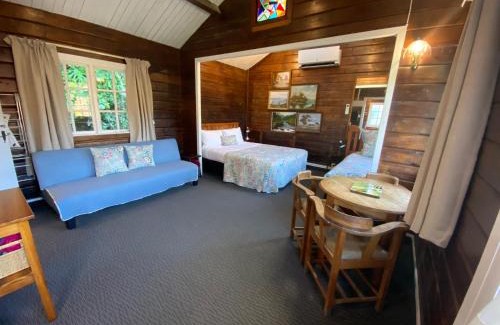 Paihia House | Paihia Place Cottage - central Paihia