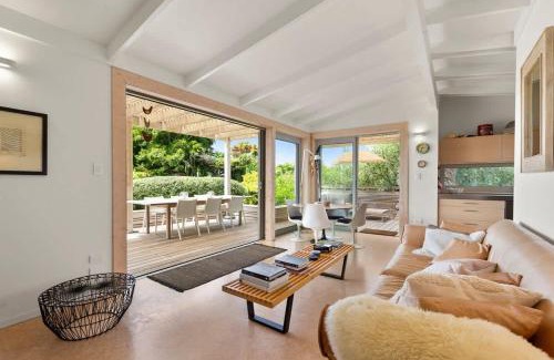 Palm Beach House | Palm Views - Stay Waiheke