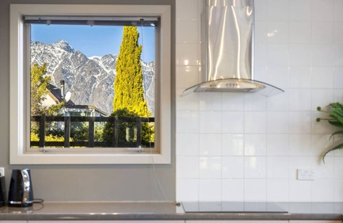 Queenstown House | Panorama Views - 15 minute walk to town