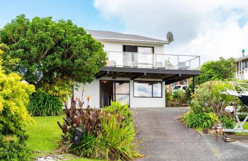 Snells Beach House | Panui Views - Snells Beach Holiday Home