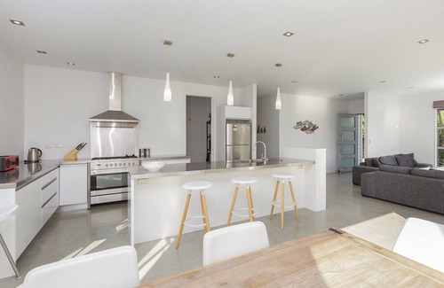 Omaha Cottage | Paradise Haven - Omaha Holiday Home