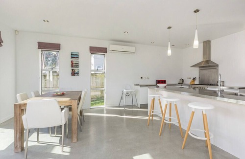 Omaha Cottage | Paradise Haven - Omaha Holiday Home