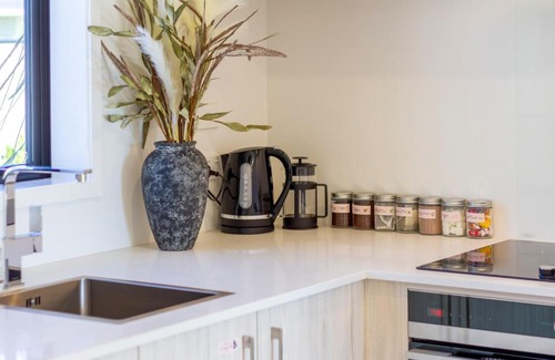 Upper Riccarton Apartment | Park View Townhouse - EV Carpark