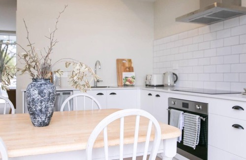 Christchurch House | Parkside Heritage Retreat 3-Bedroom Terrace Charm