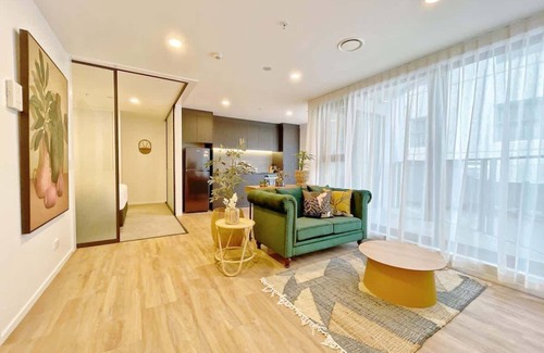 Newton Apartment | Parkside Living Unique1B Apt in CBD vs Pool & Gym