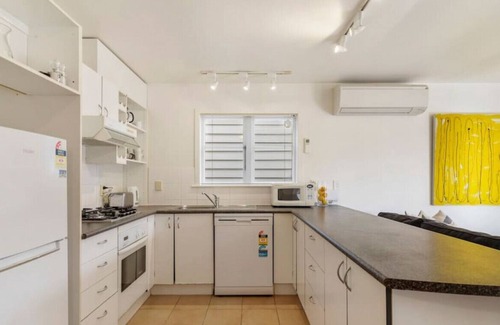 Parnell House | Parnell rarity - Peace, views, a carpark