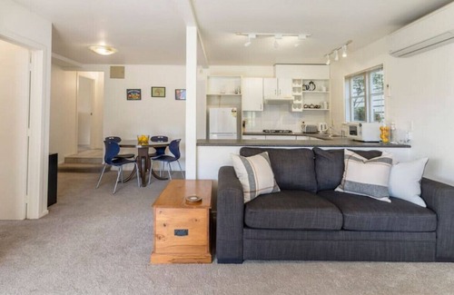 Parnell House | Parnell rarity - Peace, views, a carpark