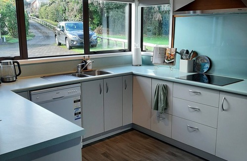 Rotorua House | Peaceful by the stream