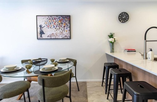 Christchurch City Centre Apartment | Peaceful City Townhouse 2 Bed plus Private Car Park
