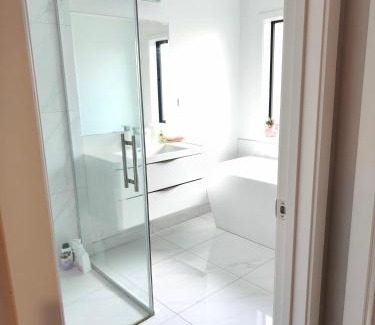 Hamilton House | peaceful gully view home -4 bedrooms