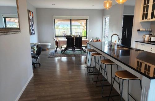 Hamilton House | peaceful gully view home -4 bedrooms