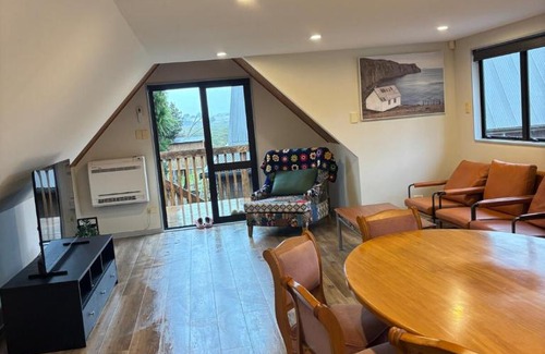 Kingseat House | Peaceful Loft Haven - Auckland