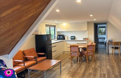 Kingseat House | Peaceful Loft Haven - Auckland