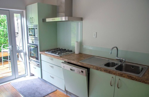 Ohakune House | Peaceful mountain sanctuary - private outdoor spa pool, cozy & comfy, free wifi