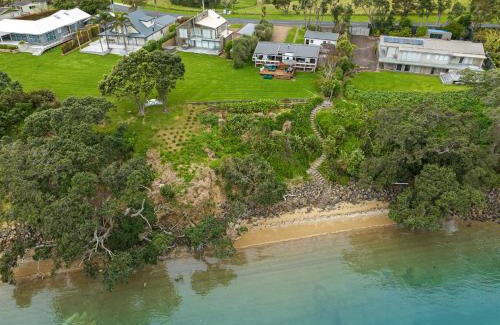 Surfdale House | Peaceful Picnic Bay - Surfdale Holiday Home