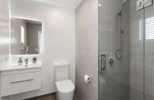 Linwood House | Peaceful Private Oasis 2bthrm2 bthrm Free Parking