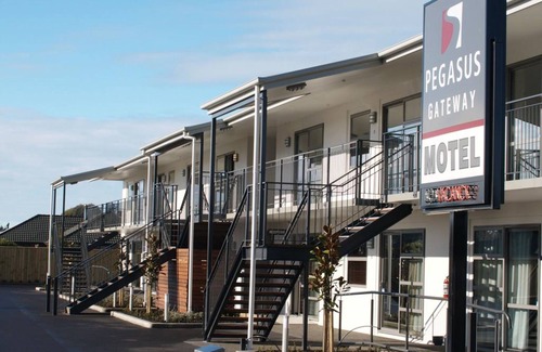 Woodend Hotel | Pegasus Gateway Motels and Apartments