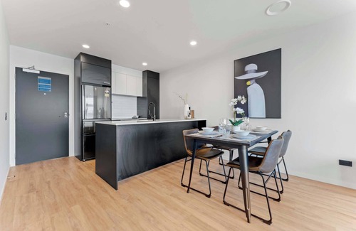 Auckland Central Business District Apartment | Penthouse 3BR & 2Bath-Skytower View-Pool, Parking
