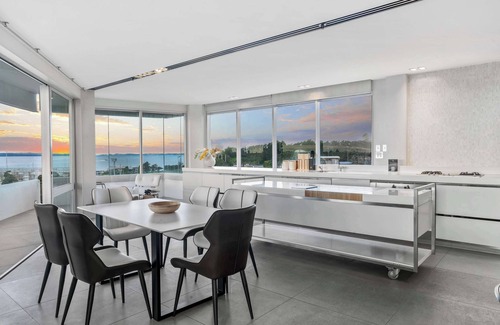 Parnell Apartment | Penthouse Pad with Harbour Views by Zodiak Stays