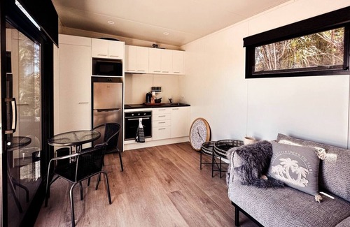 Hokitika Apartment | Perched on a peaceful ridge above the Tasman Sea, Luna Ridge Hokitika offers a modern yet cozy retreat.