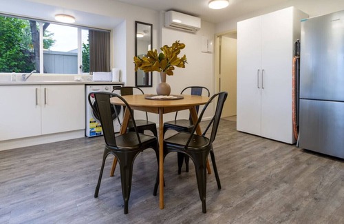 Burnside House | Perfect 1-Bedroom Retreat Near the Airport