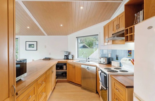 Queenstown House | Perfect for 2-9 Guests with Spectacular Views Thompson Street Twin B