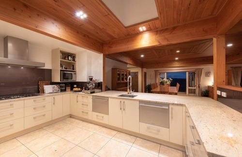 Kerikeri Cabin | Perfect for a big group and family ! PUKETOTARA LODGE KERIKERI!