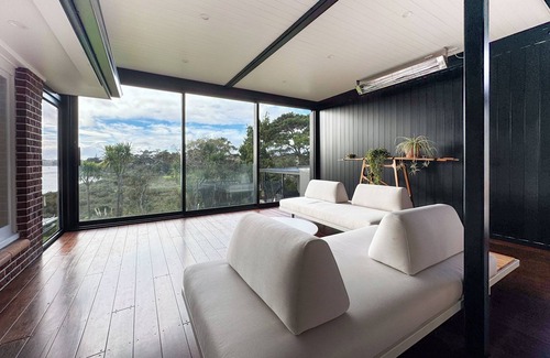 Te Atatu Peninsula House | Perfect Peninsular Location - 3 BR family home.