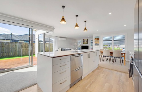 Richmond House | Perfect Stylish - Nelson Holiday Home