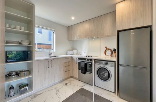 Riccarton House | Perfectly Cosy Riccarton 2BR Abode