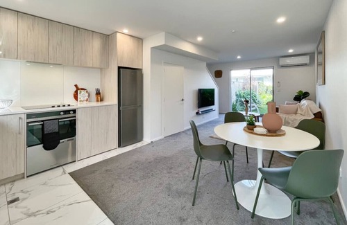 Riccarton House | Perfectly Cosy Riccarton 2BR Abode