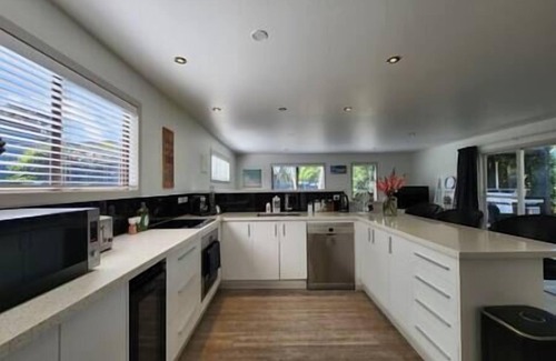 Hahei House | Pet friendly, big lawn and covered outdoor space to play, centrally located