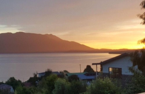 Moana House | PET FRIENDLY HOLIDAY HOME WITH AMAZING VIEWS OF LAKE BRUNNER