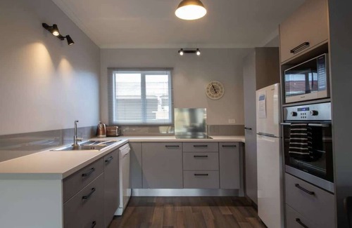 Brixton Apartment | Pet Friendly Modern Apartment in Brixton