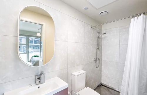 Petone Apartment | Petone City Studio with Balcony