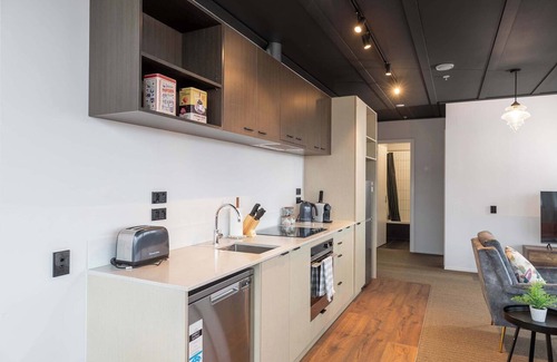 Petone Apartment | Petone Ocean Views | 3BR | Shops + Parking